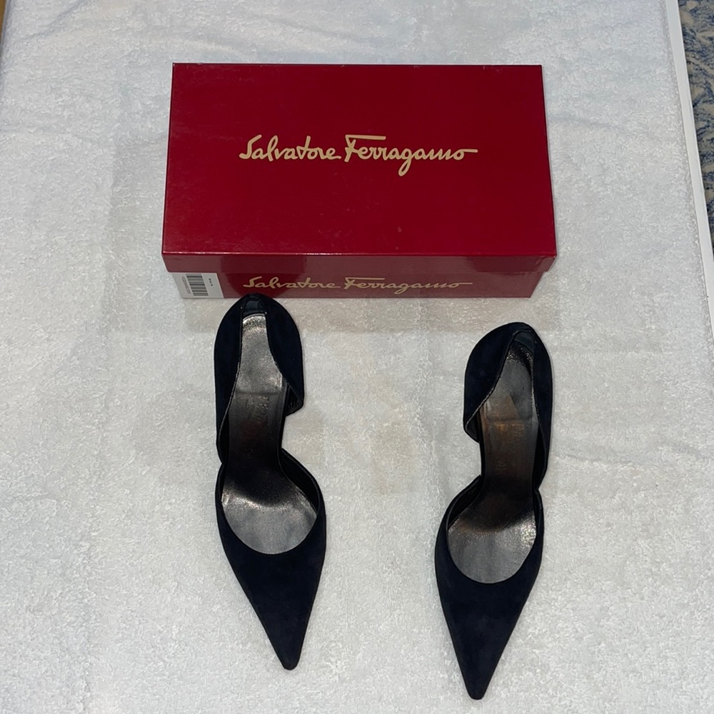Ferragamo black suede pumps